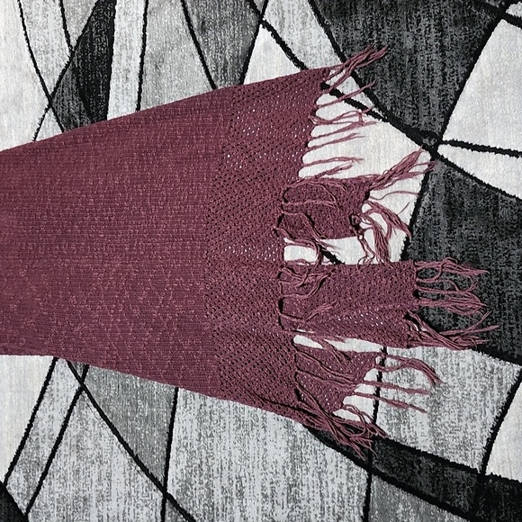 BUCKLE DAYTRIP MAROON KNIT FRINGE HEM OPEN CARDIGAN KIMONO SHAWL - Picture 9 of 11